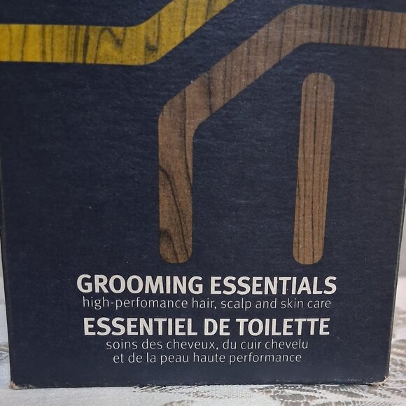 Aveda Men's Bundle Pure-formance Exfoliating Shampoo, Pomade, & Grooming Kit - Picture 9 of 15